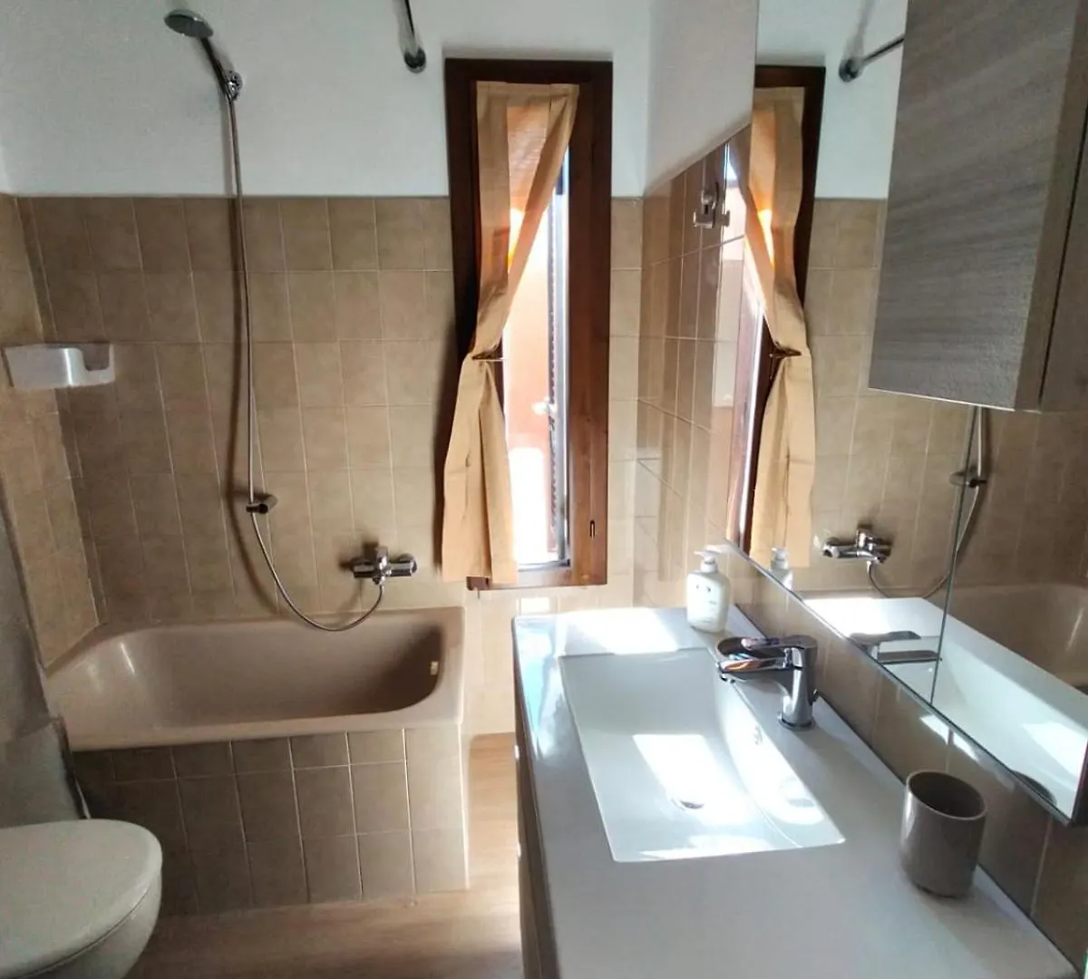 Sweet Home Cade Toscolano Maderno 0*,  Italy